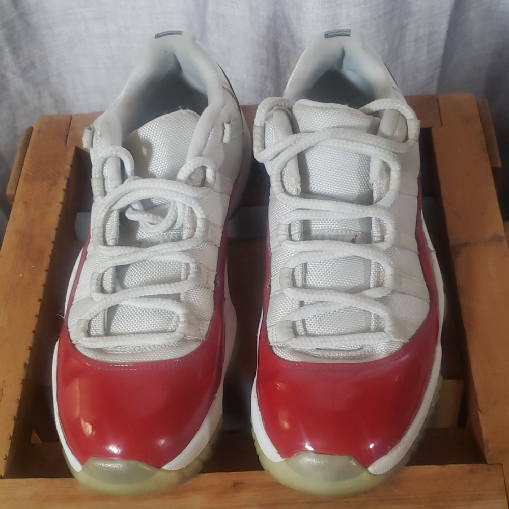 Jordan Retro Low Cherry